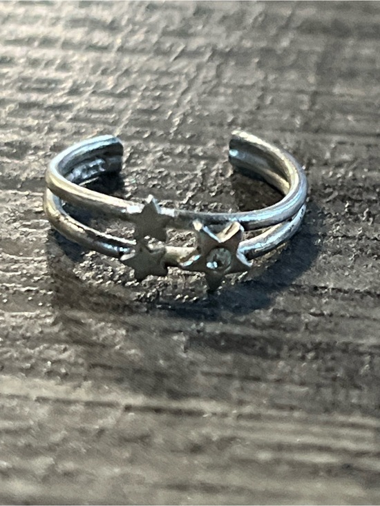 Jewelry - Adjustable Sterling Silver Star Toe Ring with crystal center.